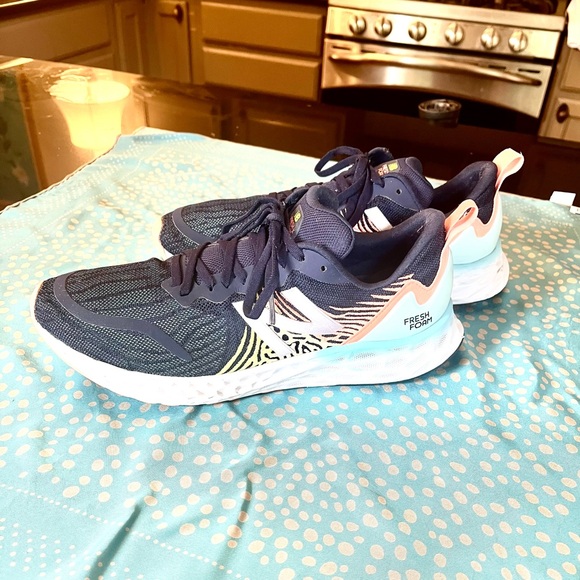 New Balance women’s fresh foam X running shoes. Size 12. Great Condition. Navy - Picture 1 of 7